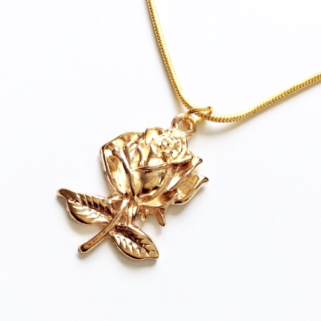ROSE PENDANT NECKLACE