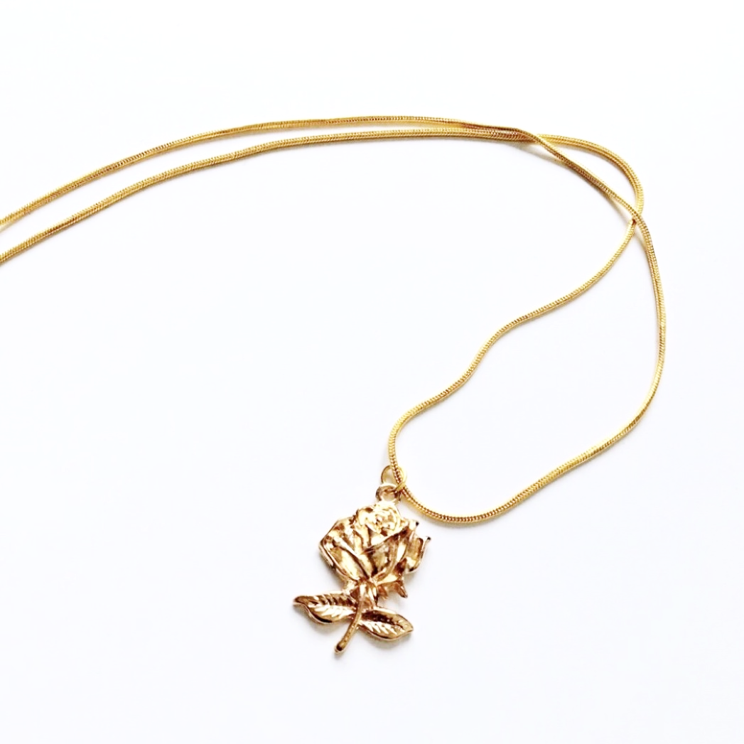 ROSE PENDANT NECKLACE