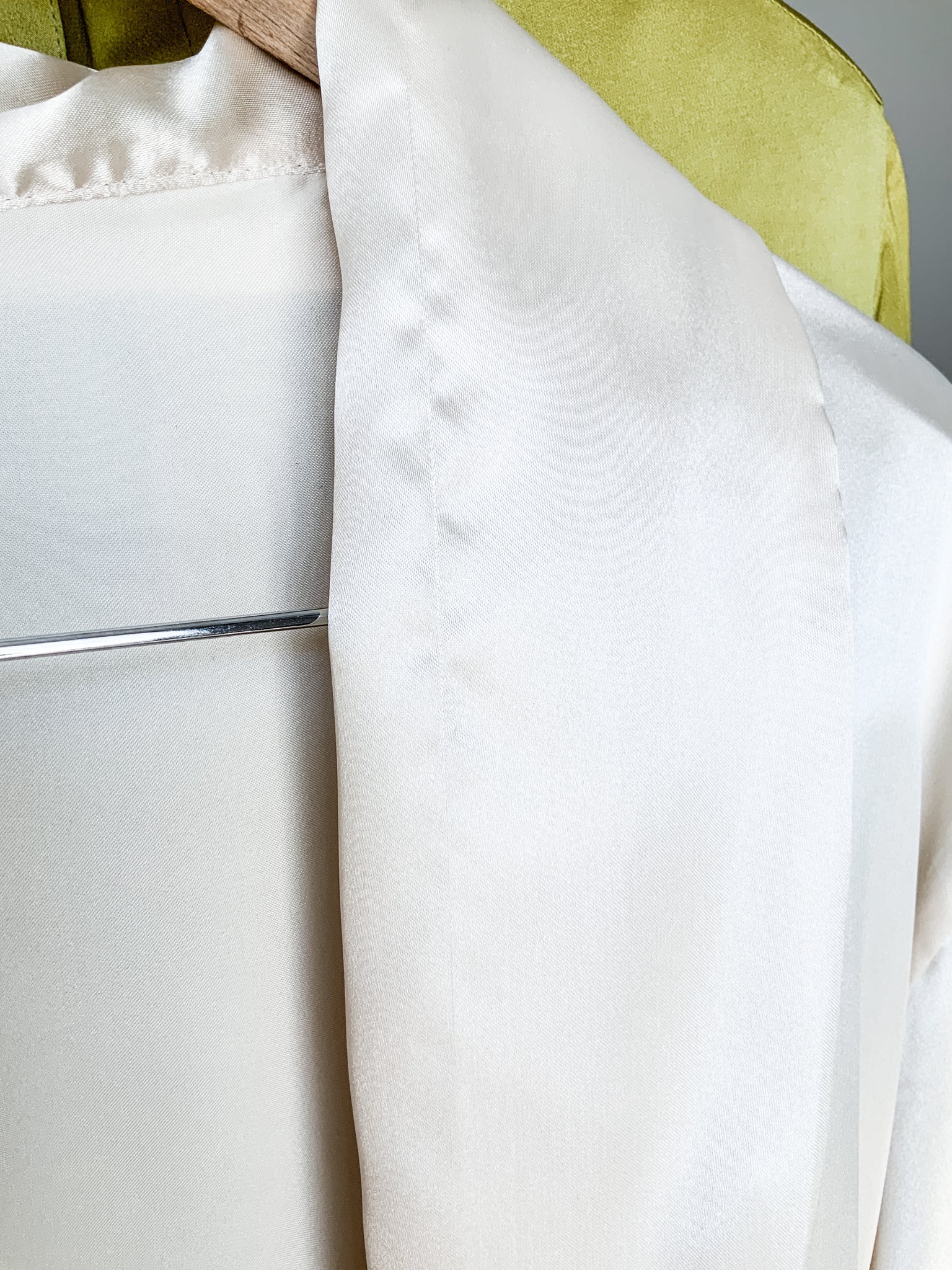 VINTAGE CREAM CHAMPAGNE SATIN LONG JACKET ROBE
