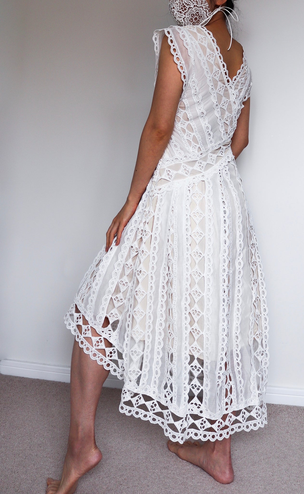 WHITE LACE DRESS WITH ASYMMETRICAL HEM