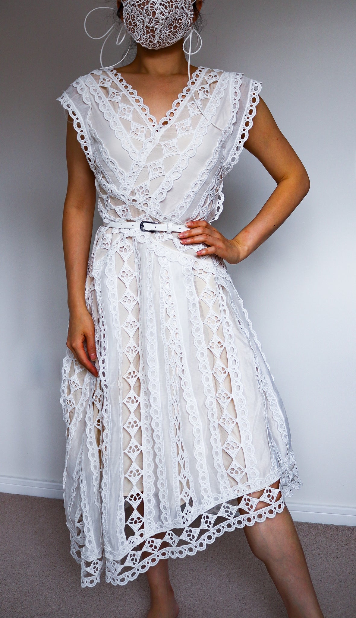 WHITE LACE DRESS WITH ASYMMETRICAL HEM