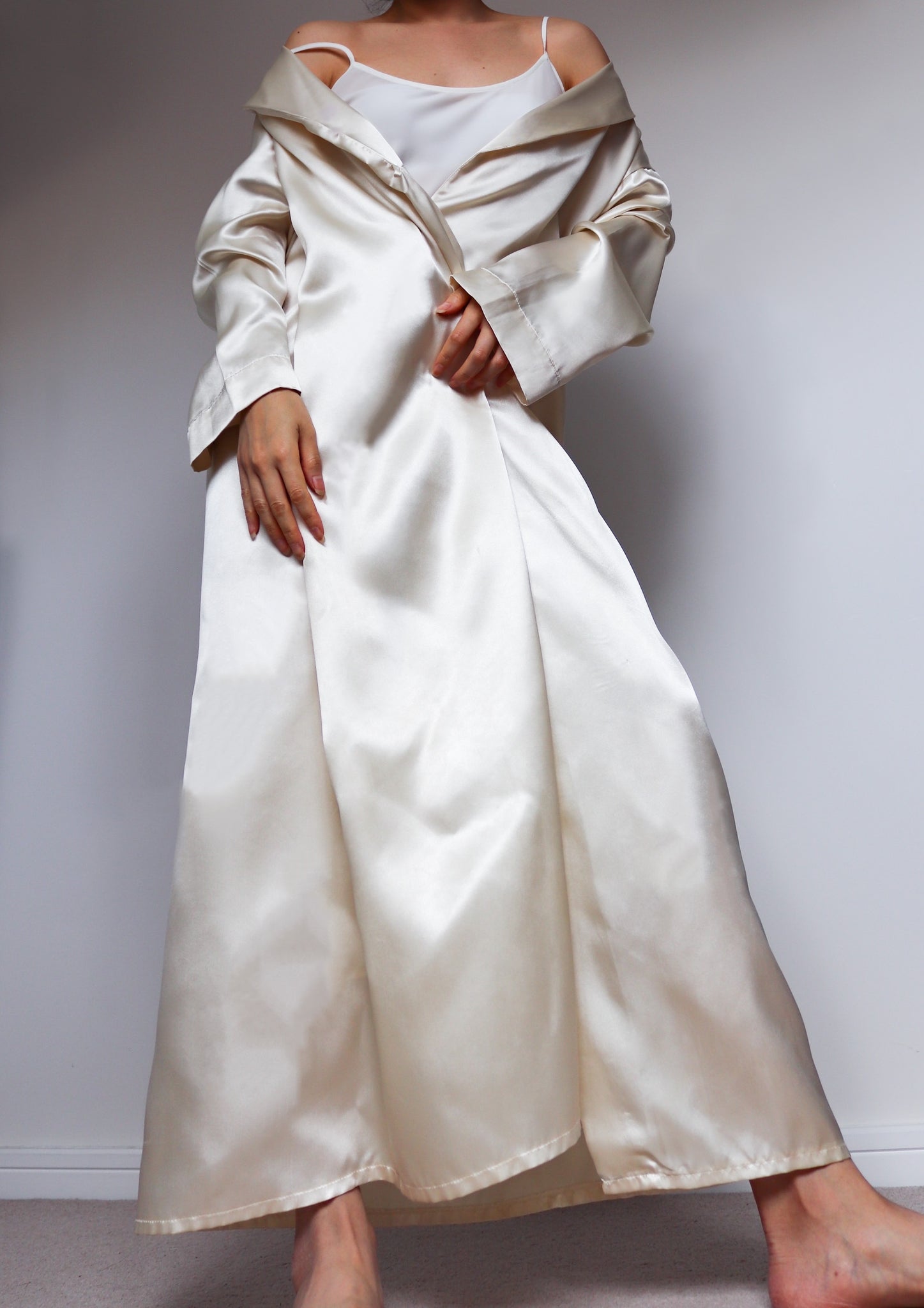 VINTAGE CREAM CHAMPAGNE SATIN LONG JACKET ROBE