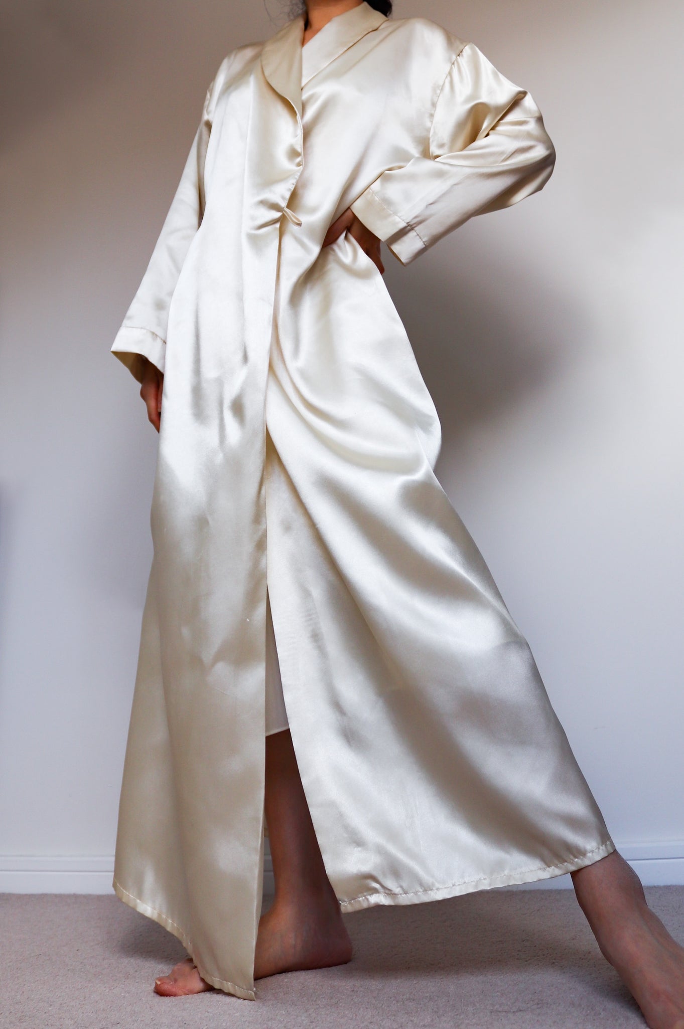 VINTAGE CREAM CHAMPAGNE SATIN LONG JACKET ROBE