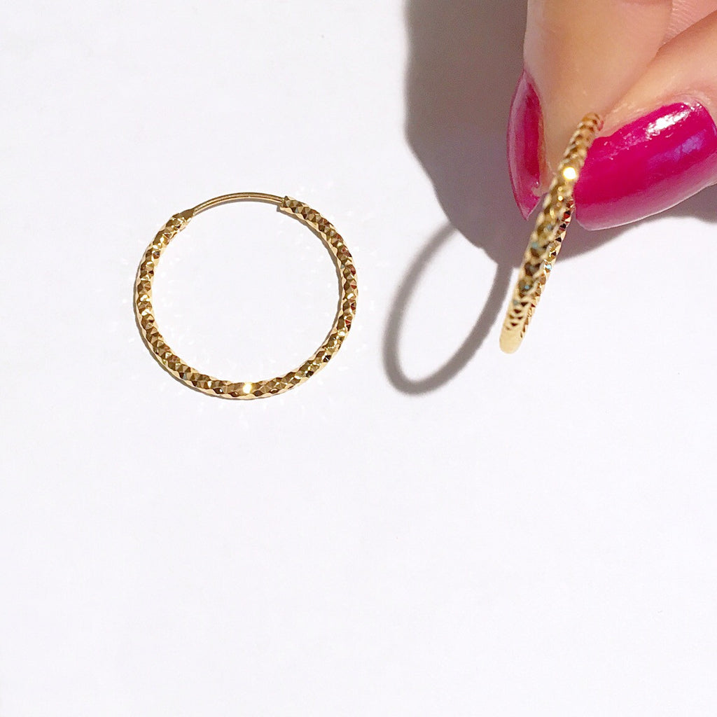 GOLD TEXTURED SMALL HOOP EARRINGS