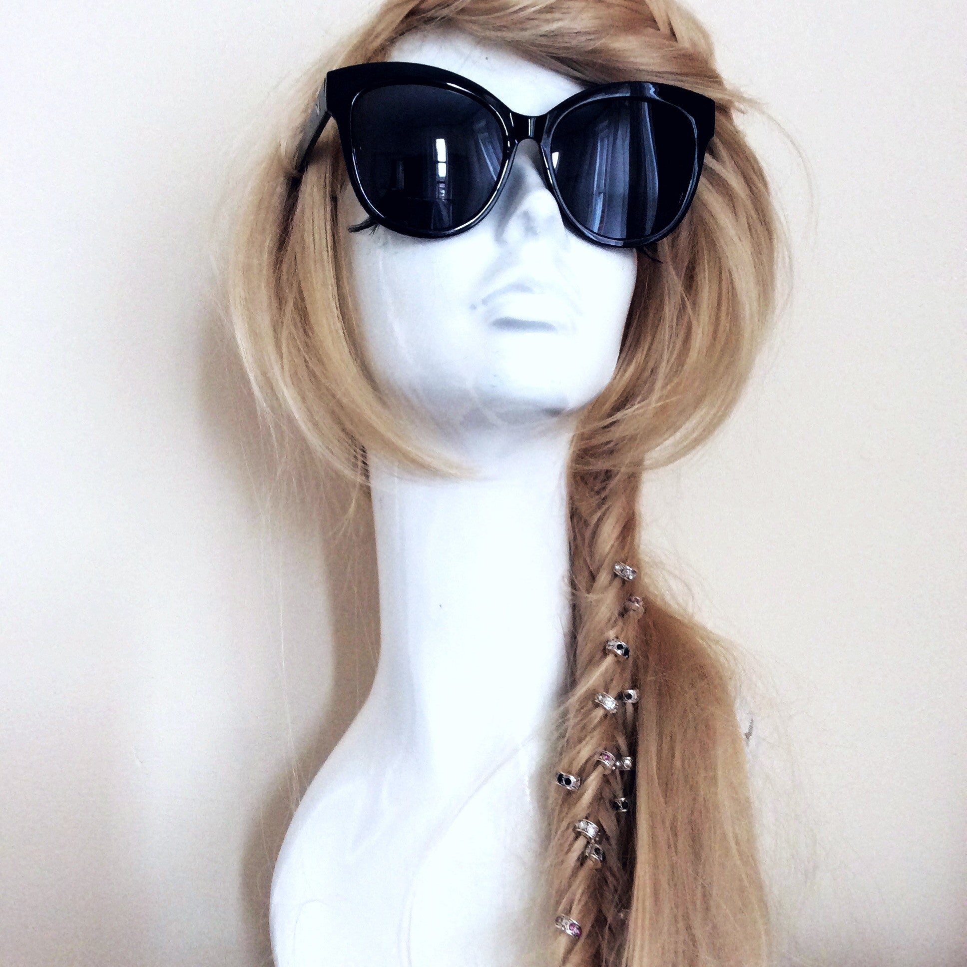 CLASSIC BLACK FRAME SUNGLASSES