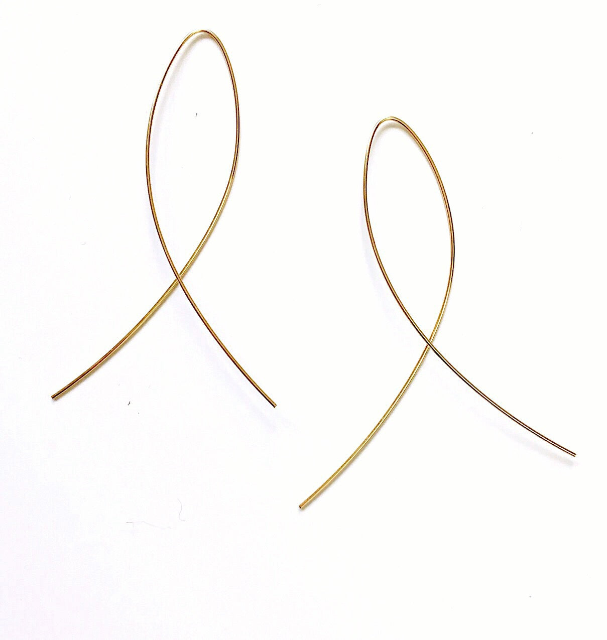 LOOP SHAPED HOOP EARRINGS