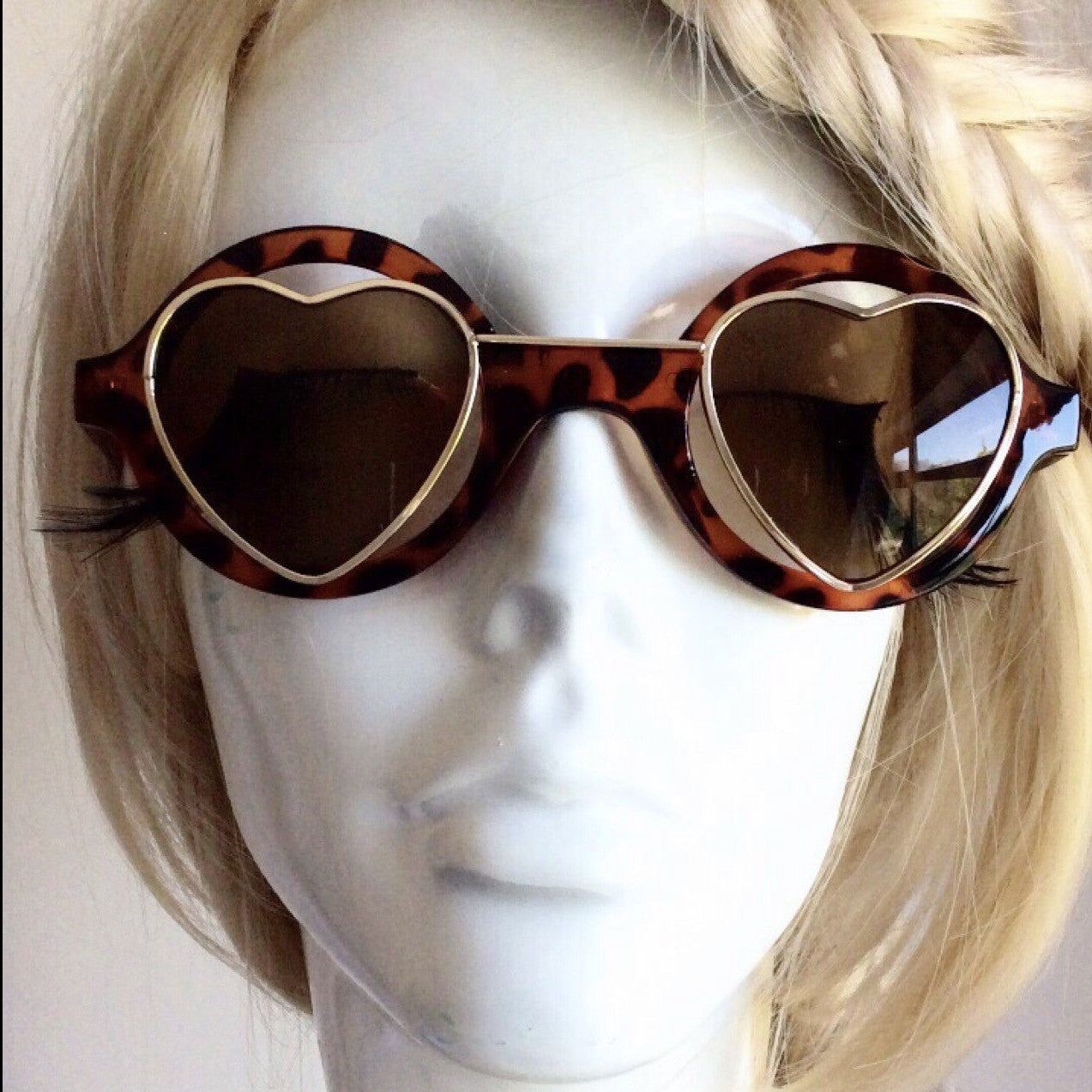 POPPING HEART VINTAGE SUNGLASSES