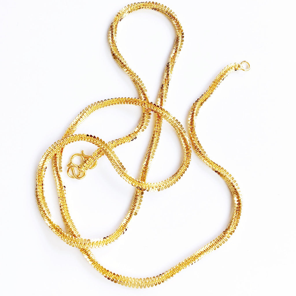 BOLD PATTERNED CHAIN NECKLACE