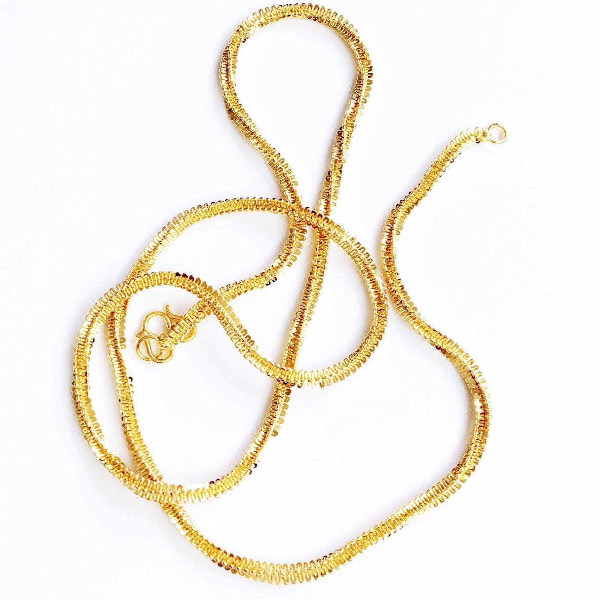 BOLD PATTERNED CHAIN NECKLACE