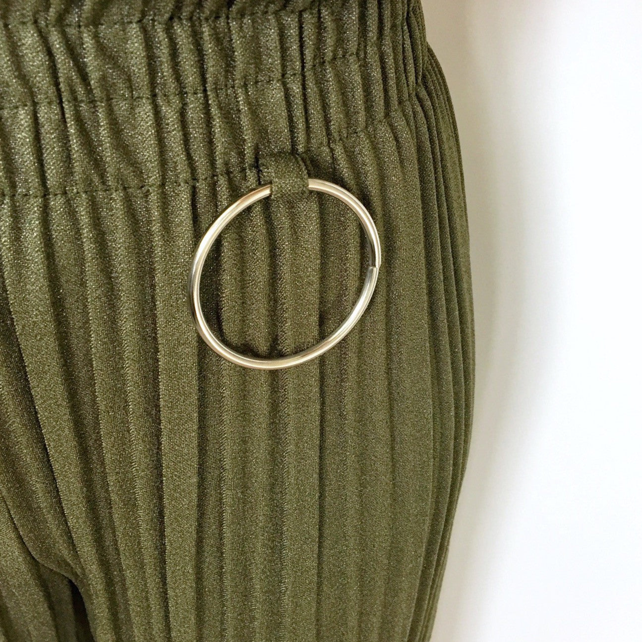 SIDE RING SHIMMER PLEATED TROUSERS