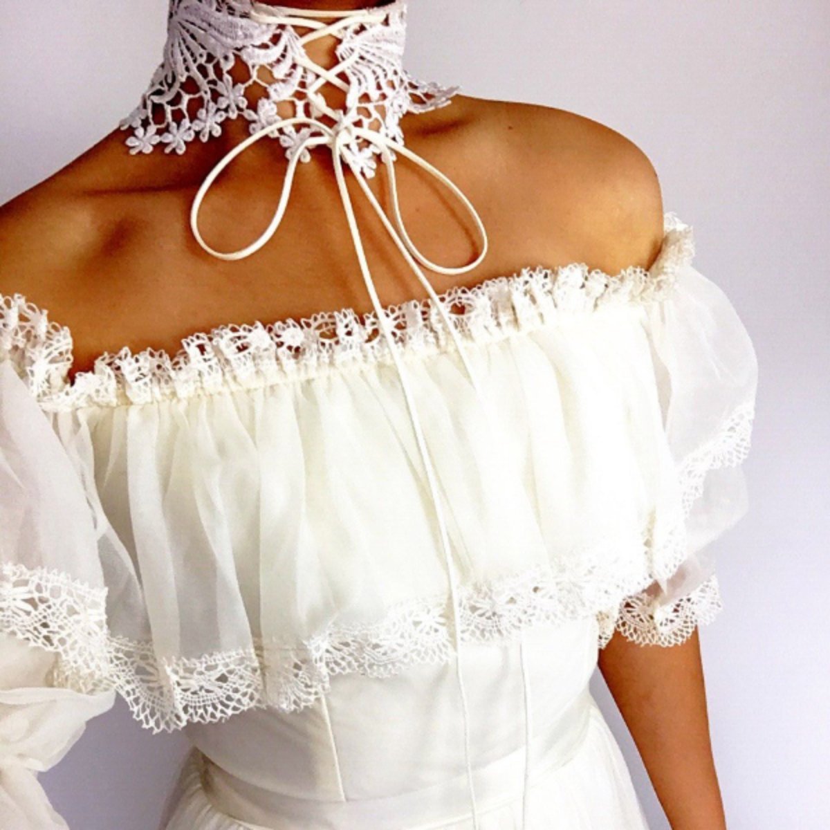 WHITE LACE TIE CHOKER NECKLACE