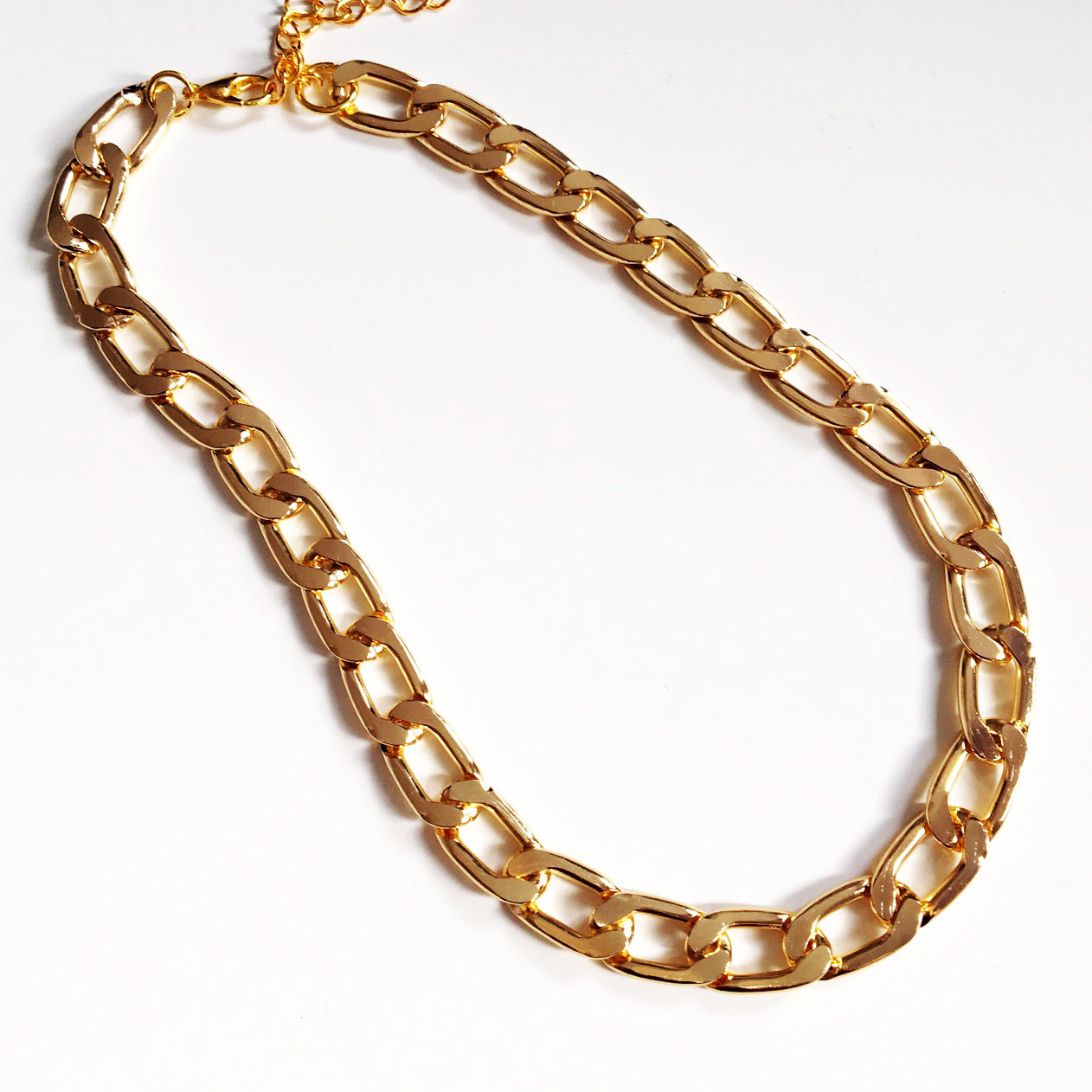 BOLD FLAT CHAIN CHOKER NECKLACE