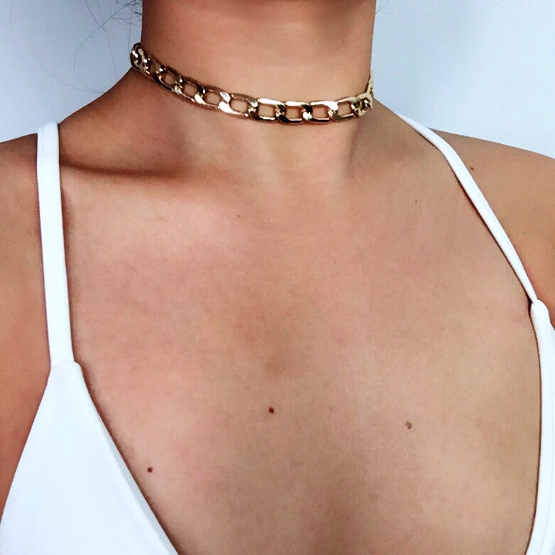 BOLD FLAT CHAIN CHOKER NECKLACE