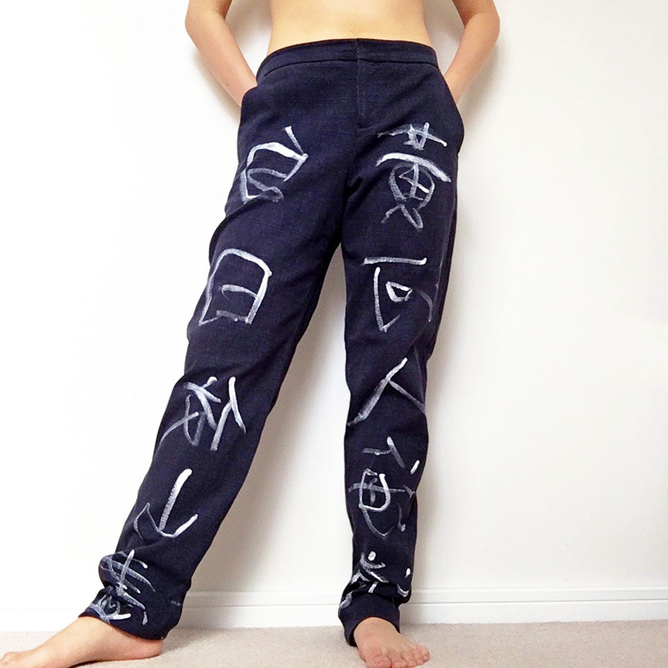 WHITE CHARACTERS NAVY TROUSERS
