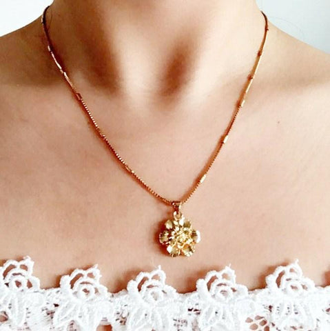 FLOWER PENDANT CHAIN NECKLACE