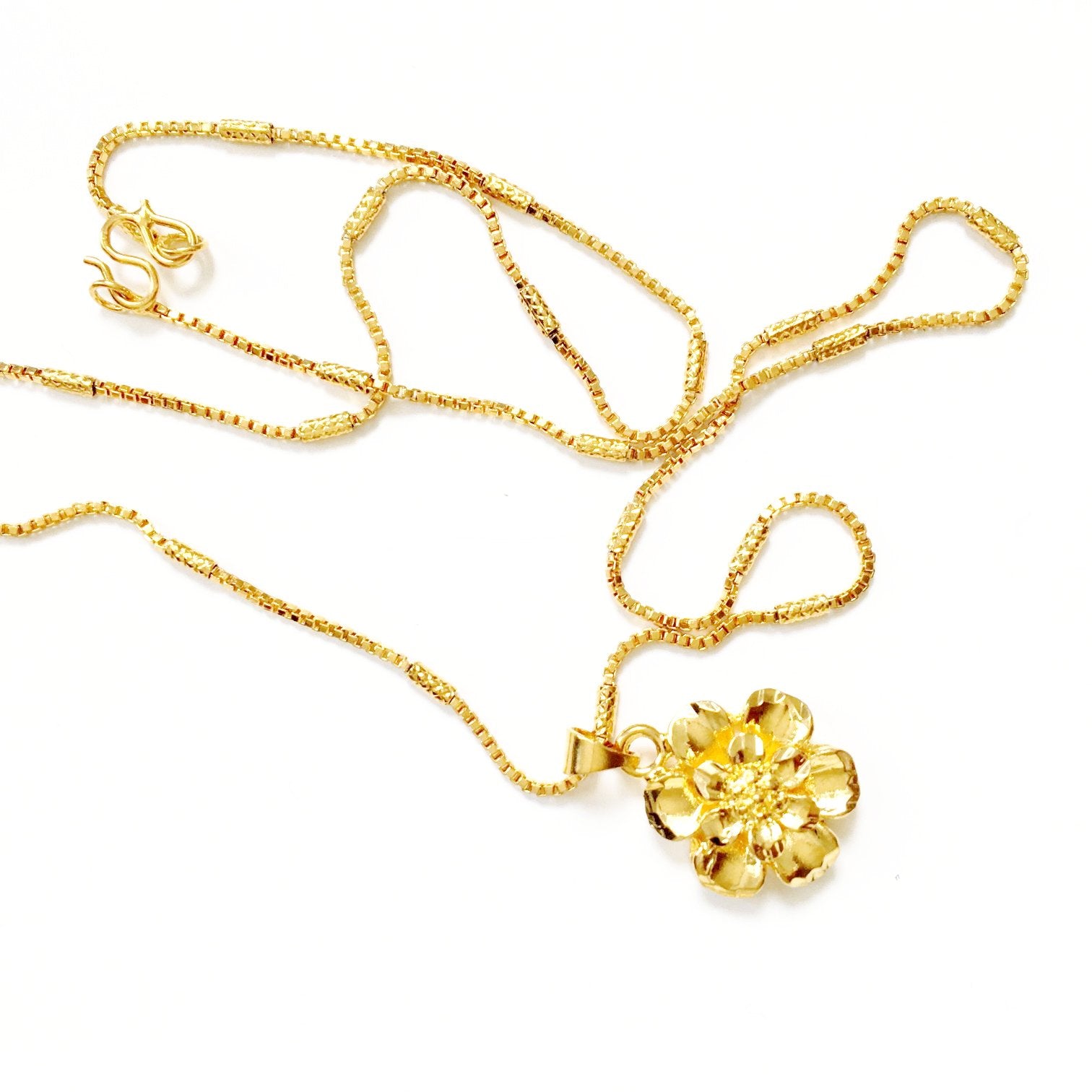 FLOWER PENDANT CHAIN NECKLACE