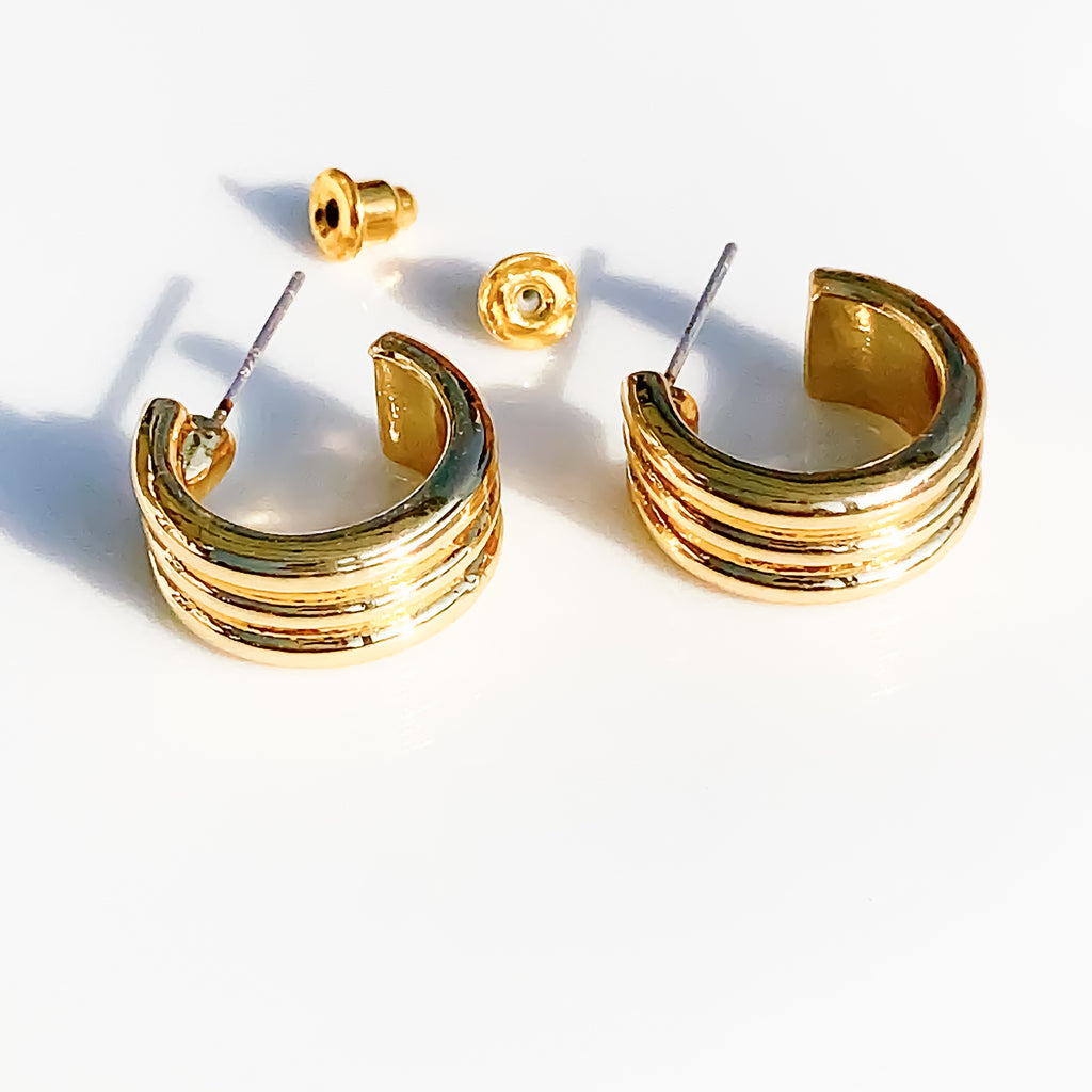 SMALL C HOOP EARRINGS