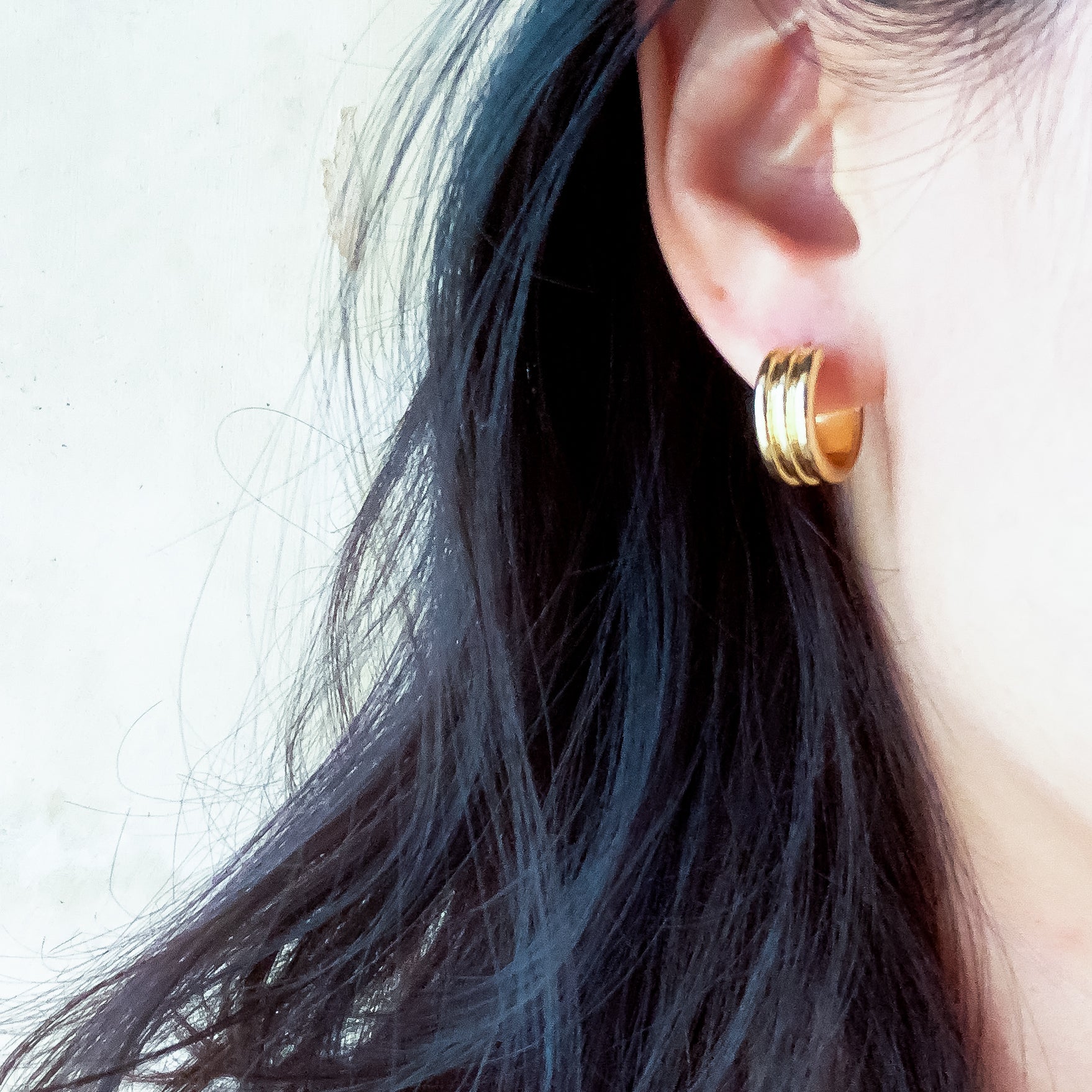 SMALL C HOOP EARRINGS