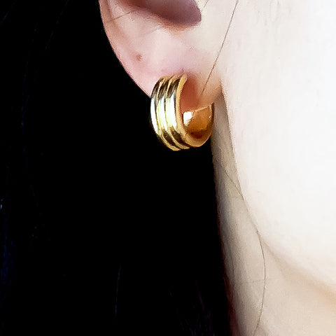 SMALL C HOOP EARRINGS
