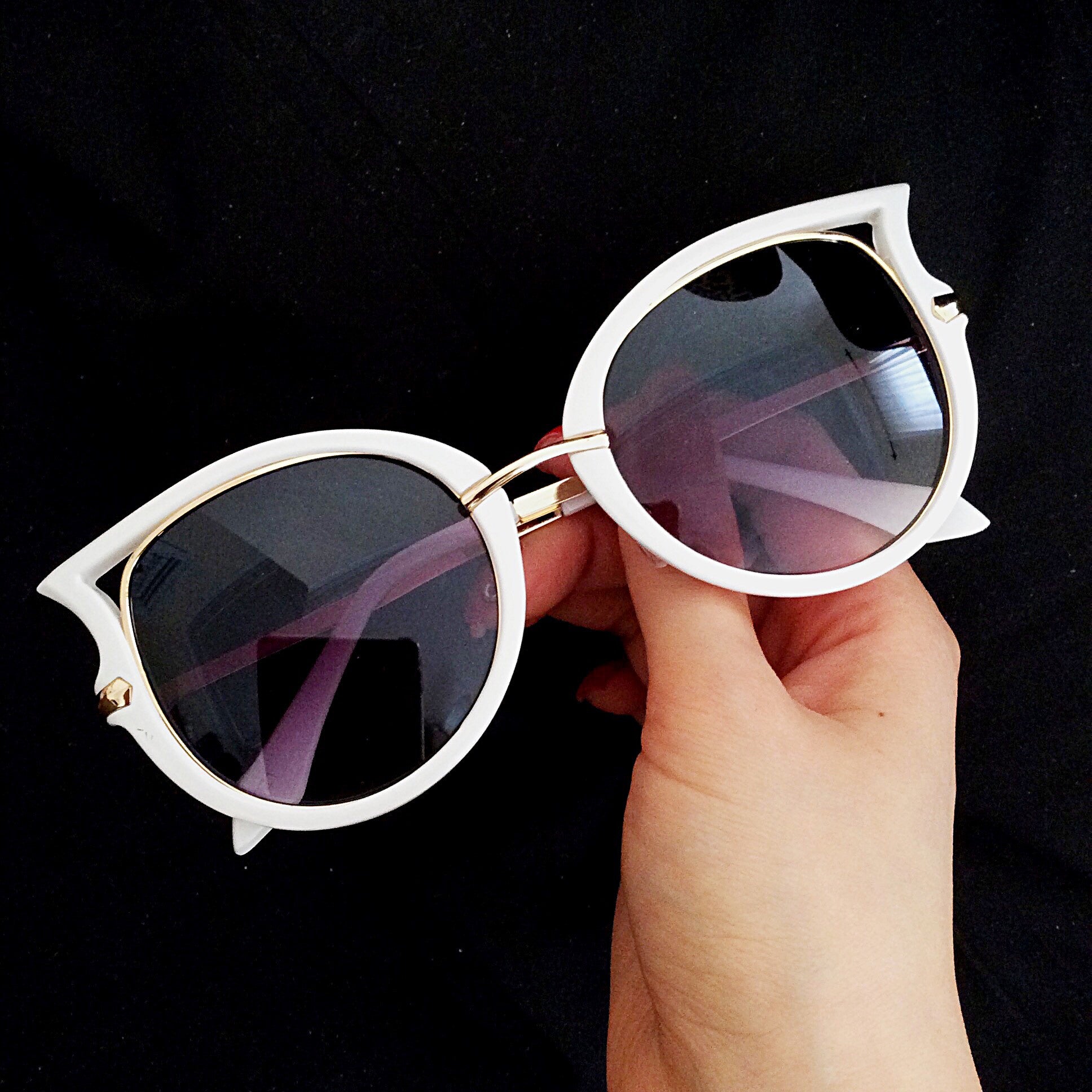 CAT EYE VINTAGE CUT OUT SUNGLASSES