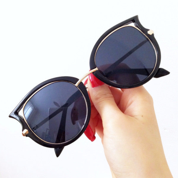 CAT EYE VINTAGE CUT OUT SUNGLASSES