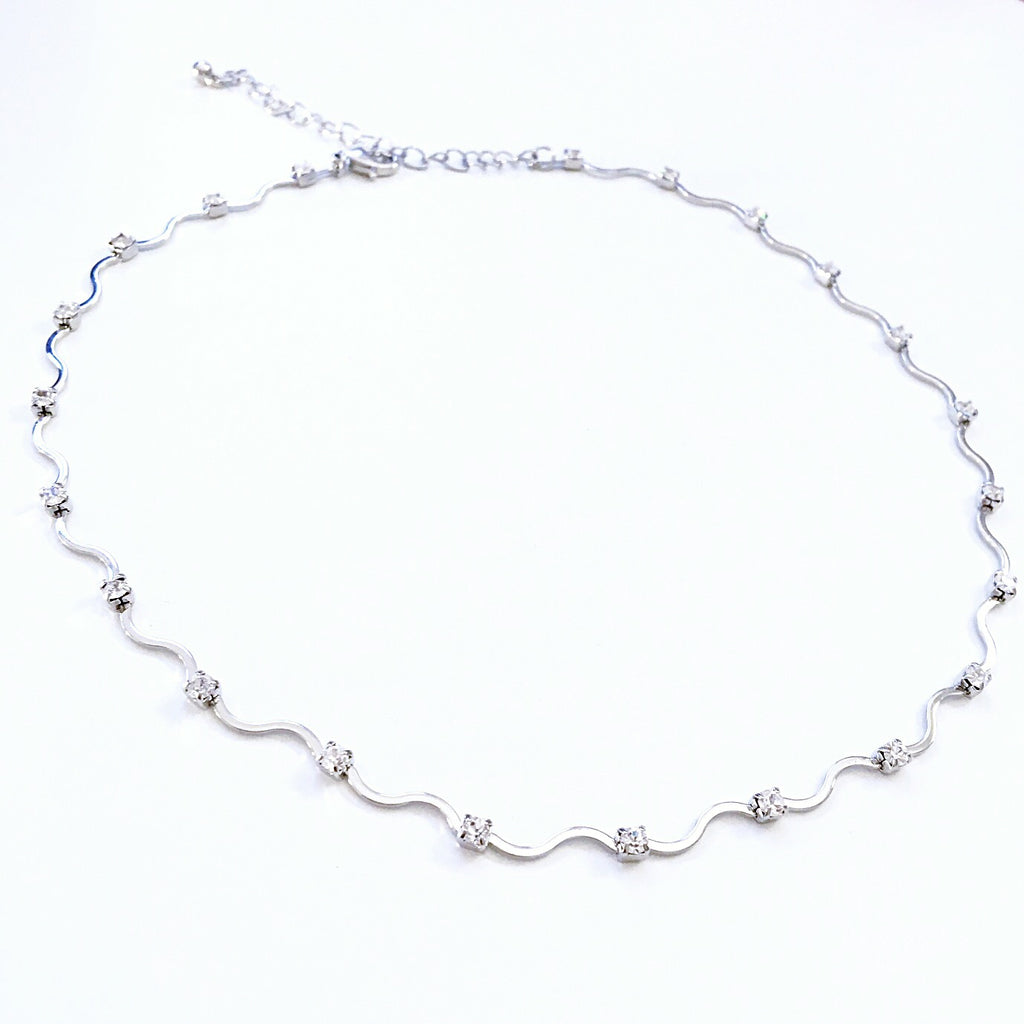 ELEGANT DIAMANTÉ NECKLACE