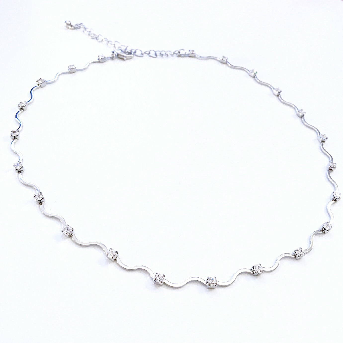 ELEGANT DIAMANTÉ NECKLACE
