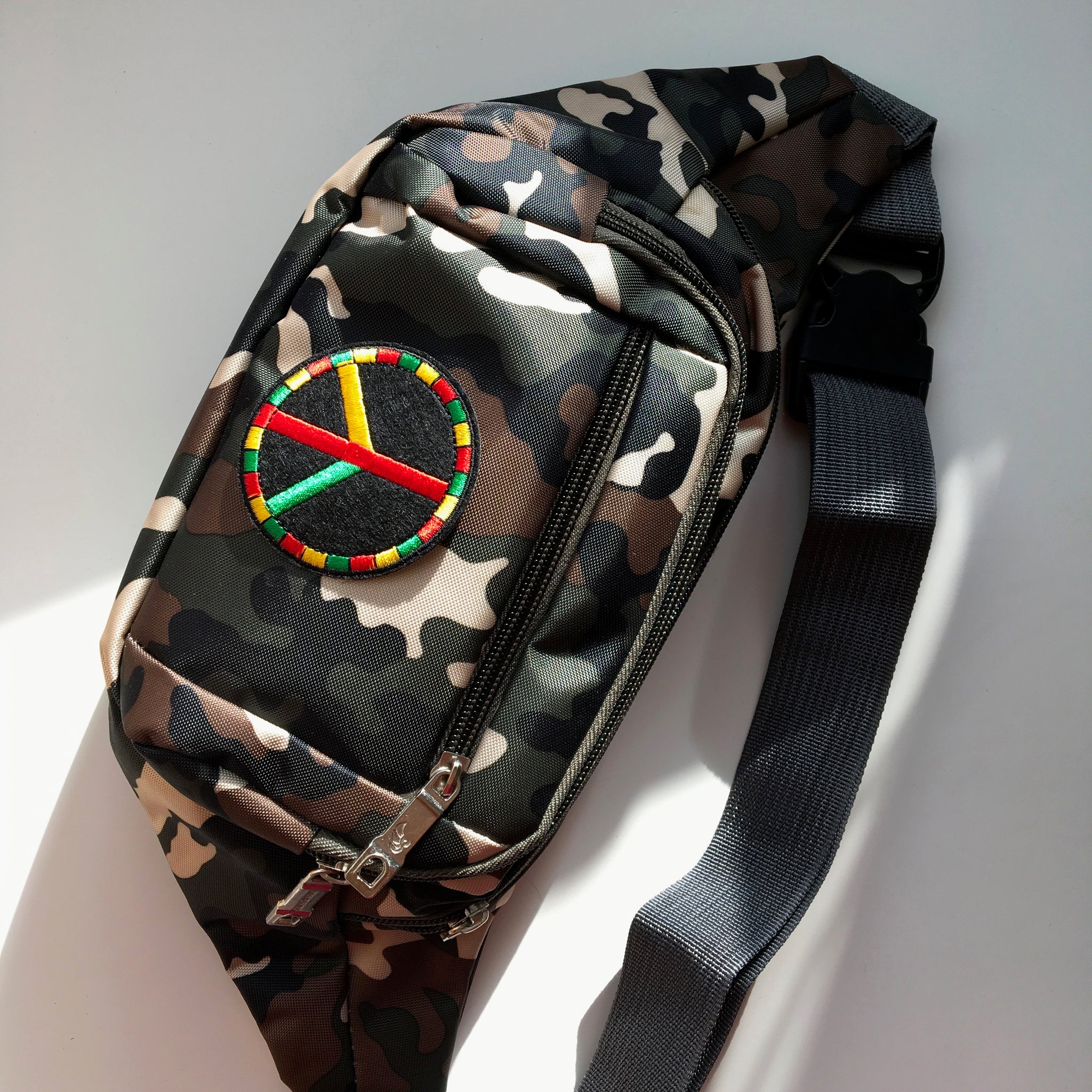 UNISEX CAMO PEACE BELT BAG