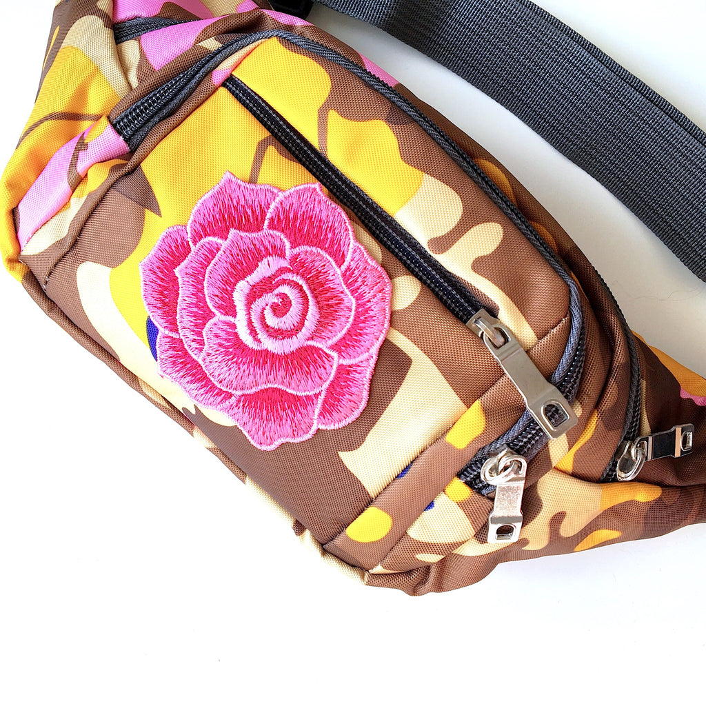 UNISEX CAMO ROSE BELT BAG