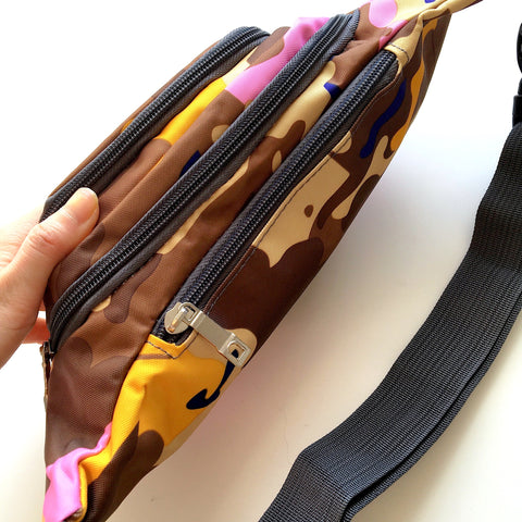 UNISEX CAMO ROSE BELT BAG
