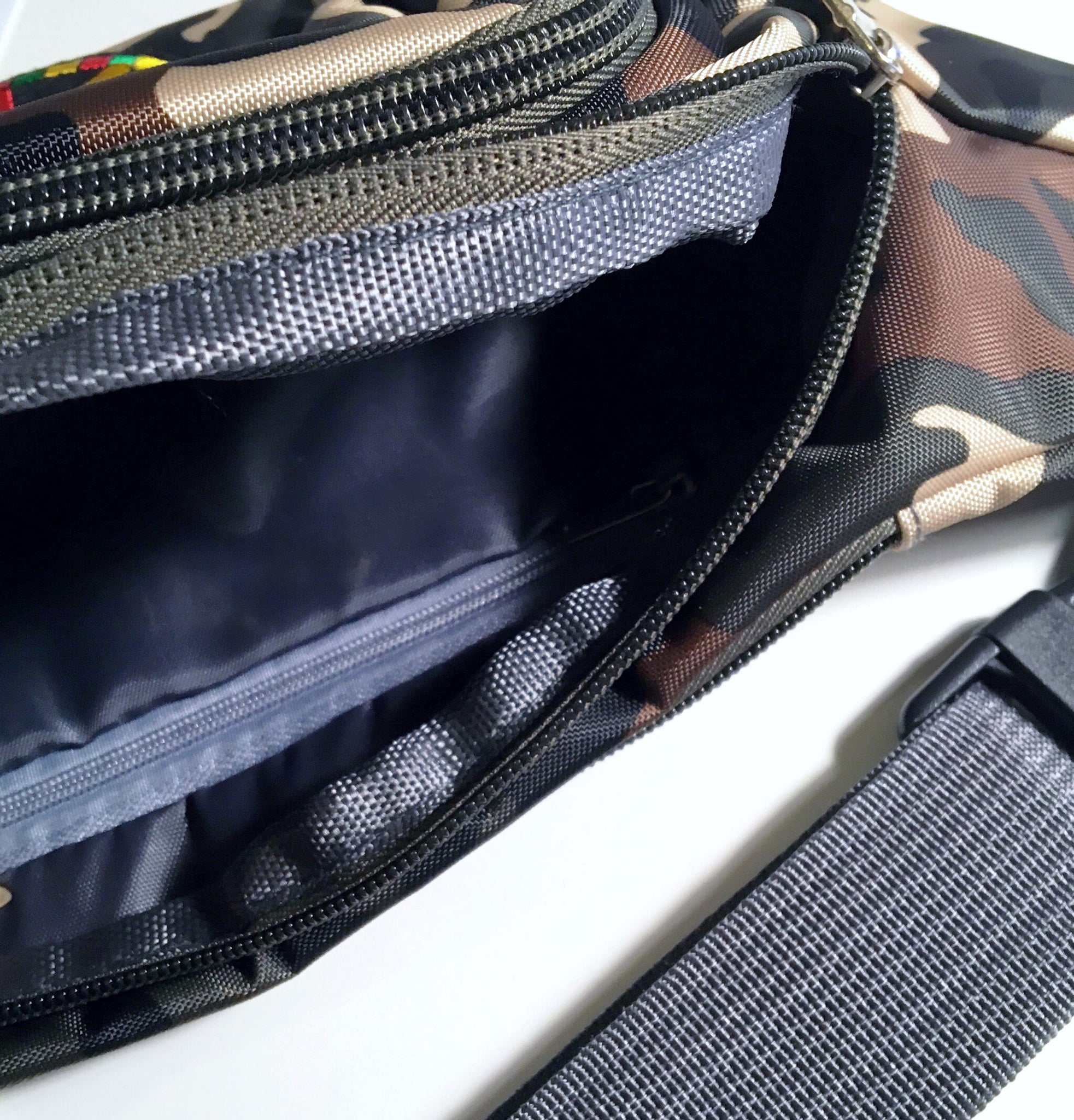 UNISEX CAMO PEACE BELT BAG