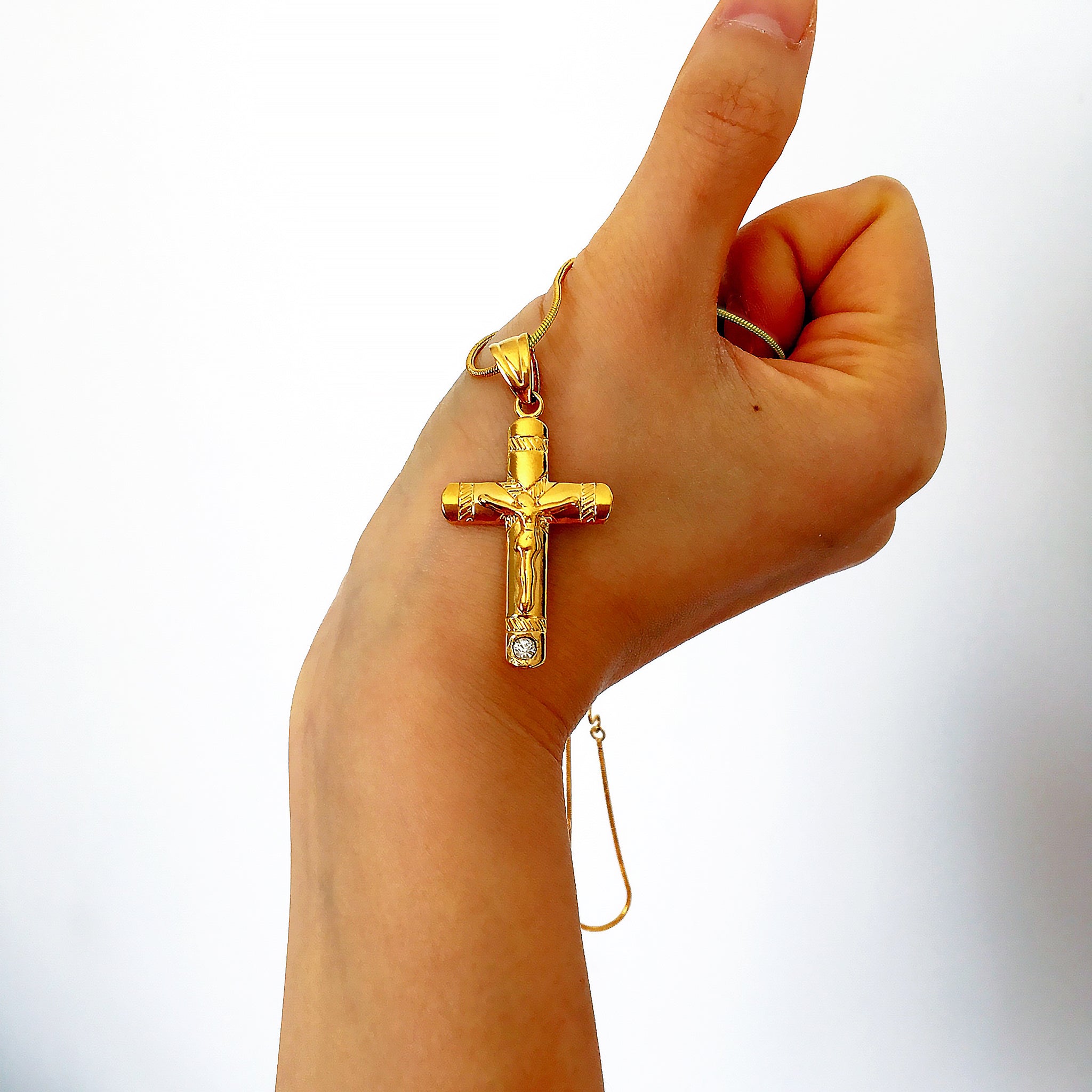 CROSS DIAMANTE PENDANT NECKLACE