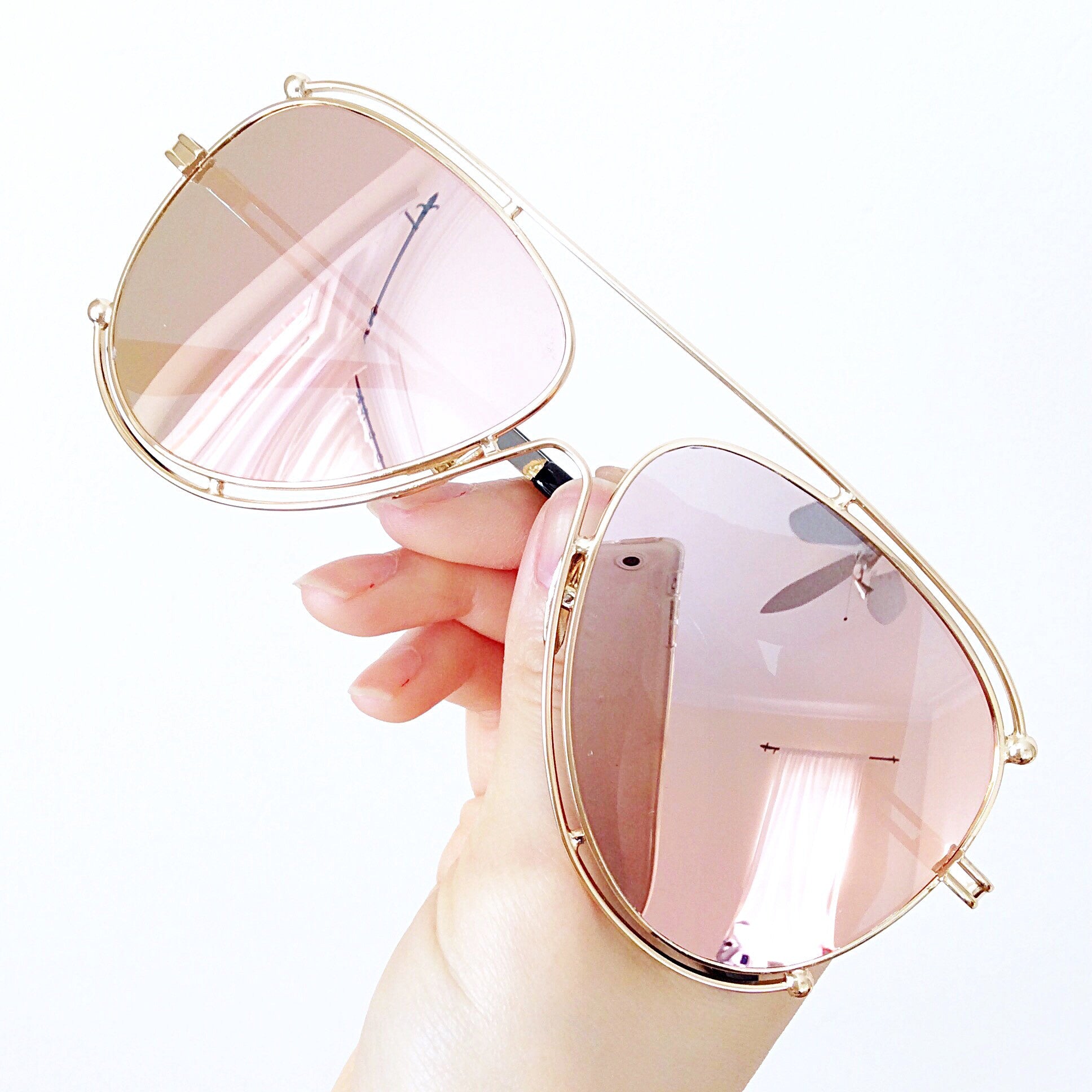 VINTAGE GOLD FRAME AVIATOR SUNGLASSES