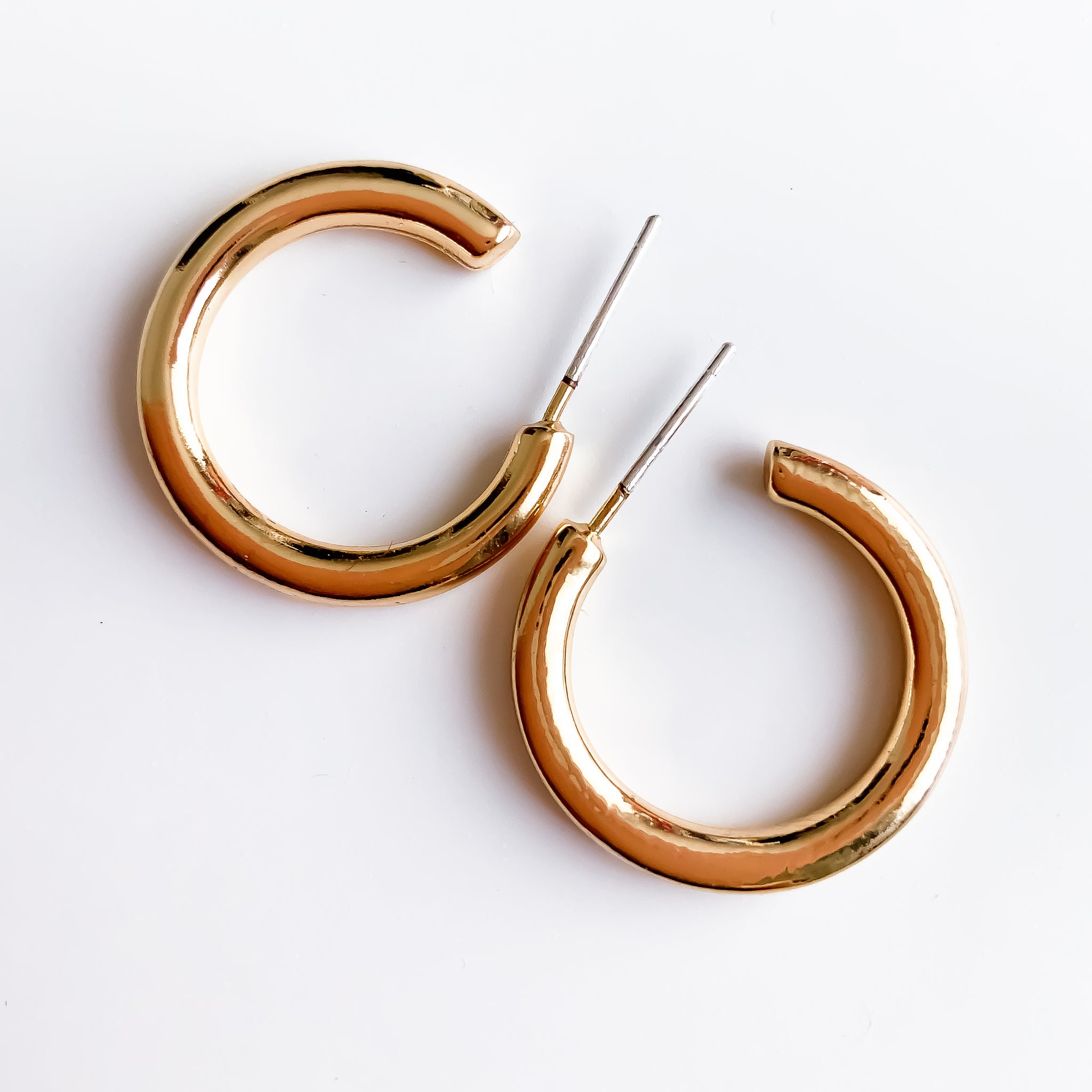 SIMPLE C GOLD HOOP EARRINGS