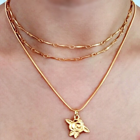 ROSE PENDANT NECKLACE