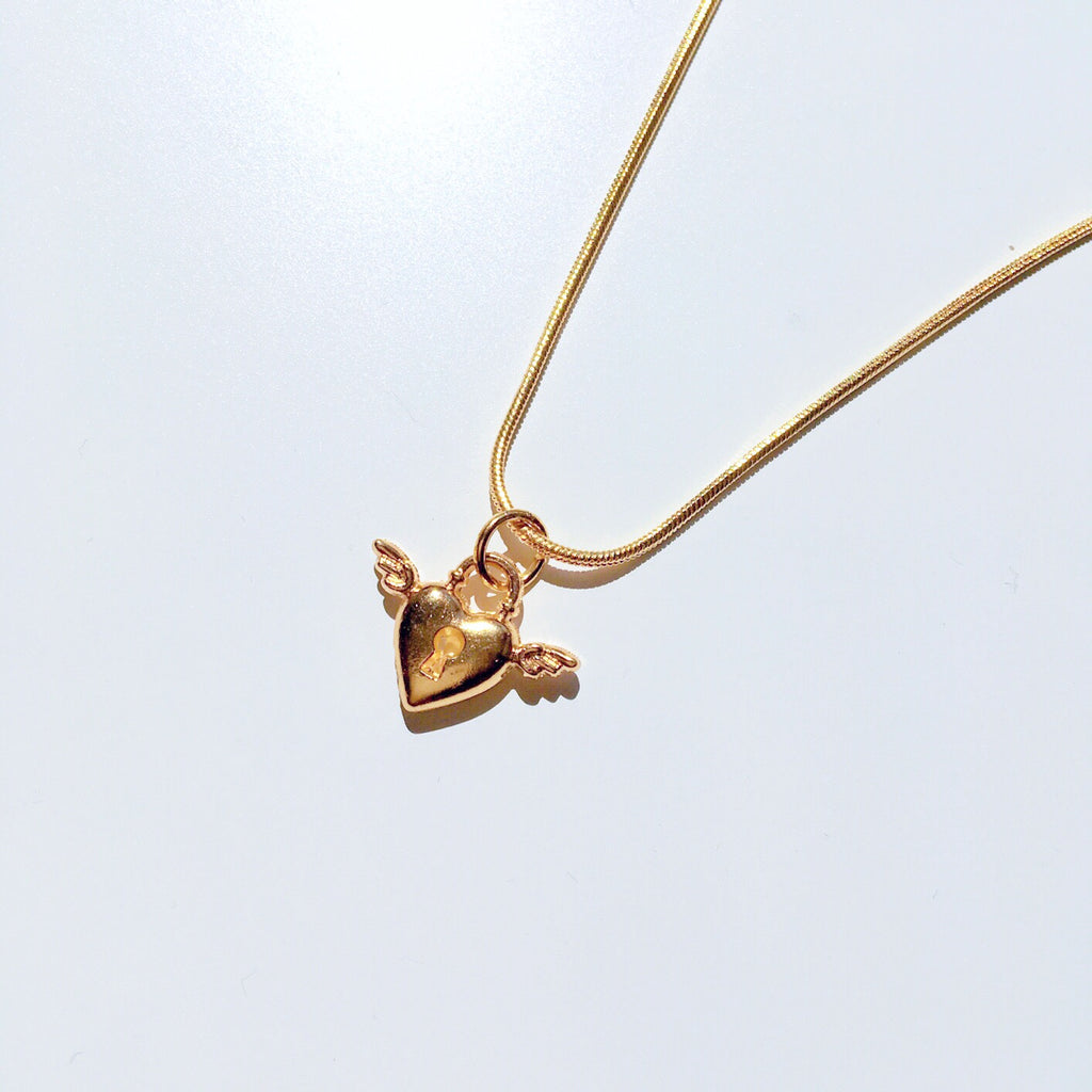 FLYING HEART PENDANT NECKLACE