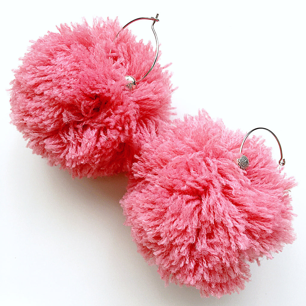 LARGE POM POM SMALL BEADED HOOP EARRINGS