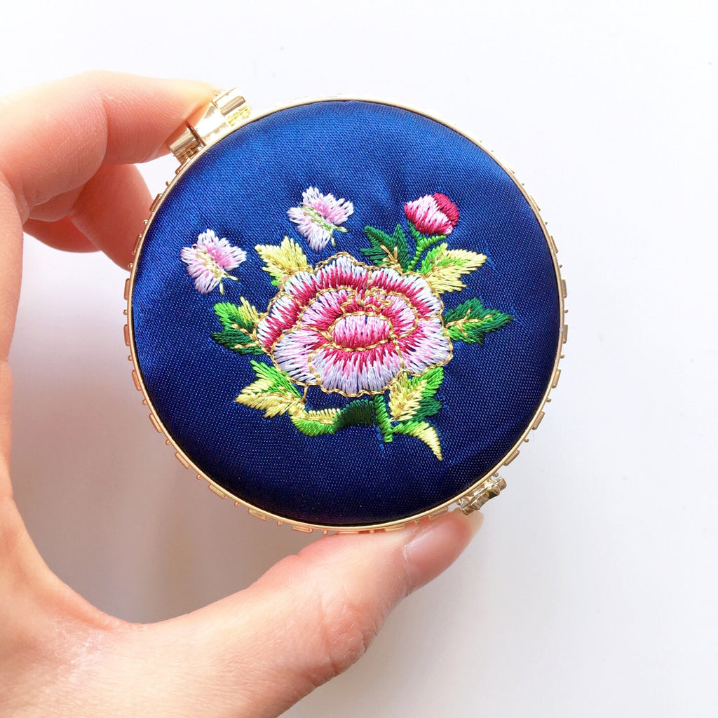 ROUND FLORAL EMBROIDERED SILKY PORTABLE MIRROR