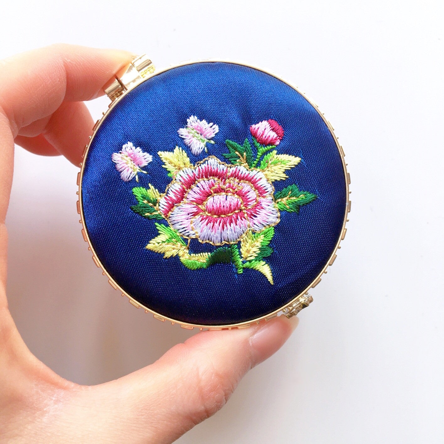 ROUND FLORAL EMBROIDERED SILKY PORTABLE MIRROR