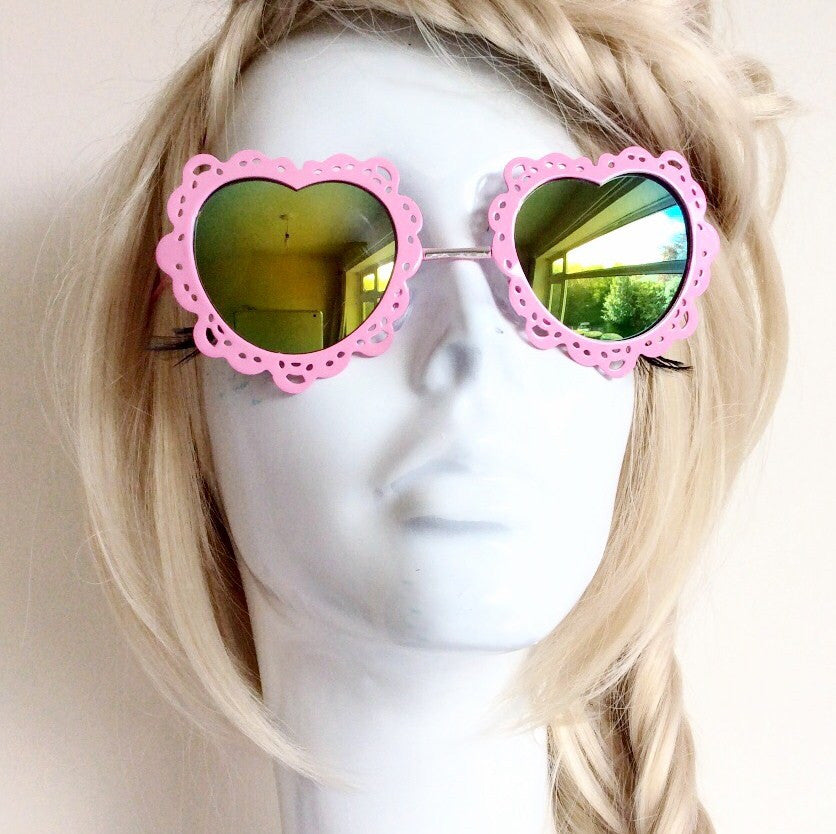 KAWAII PINK LACE HEART SUNGLASSES
