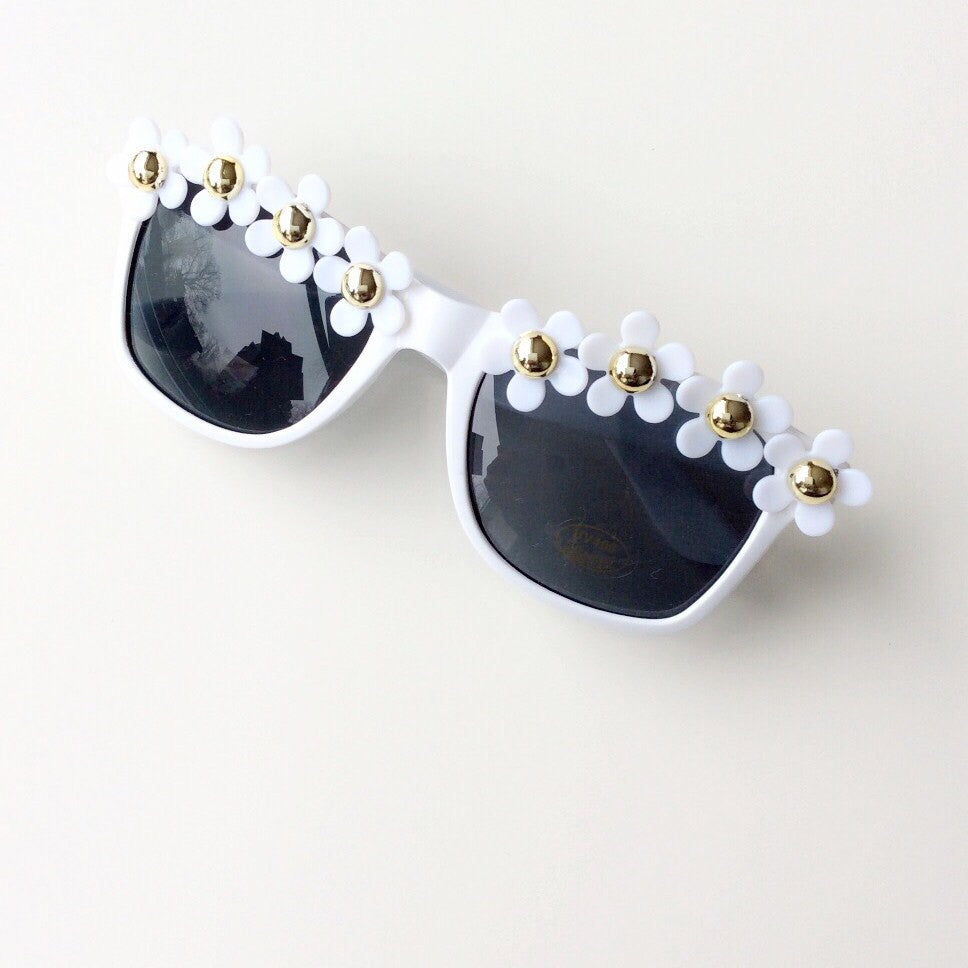 GOLD DAISY SUNGLASSES