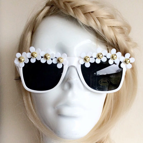 GOLD DAISY SUNGLASSES