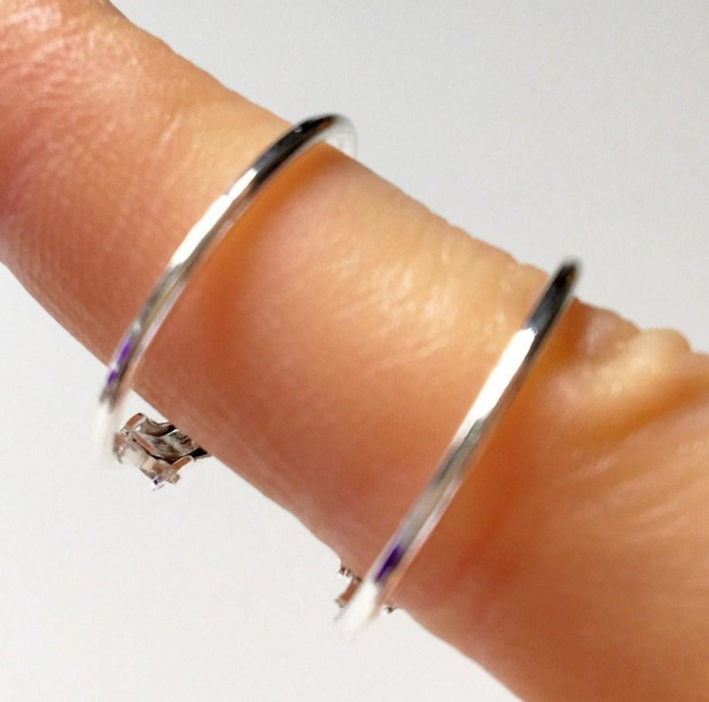 SMALL HOOP EARRINGS