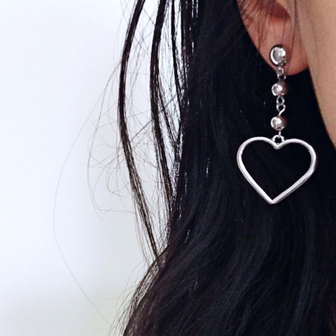 CHAIN BEAD HEART EARRINGS
