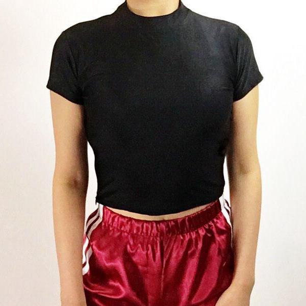 HIGH NECK SLEEK CROP TOP
