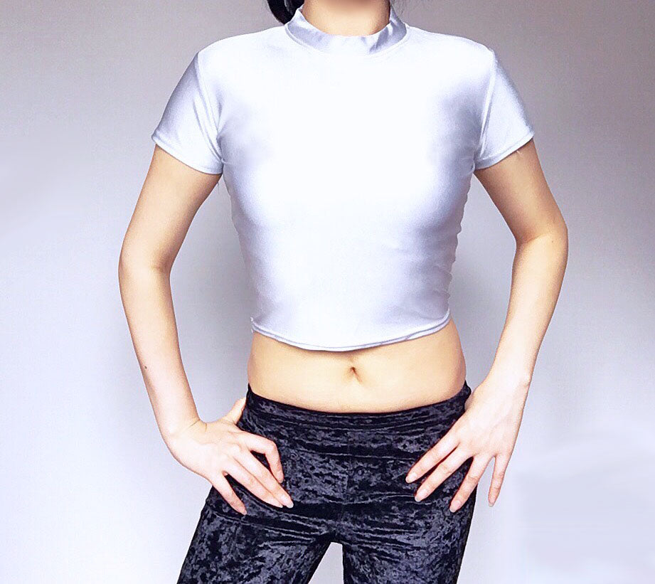 HIGH NECK SLEEK CROP TOP