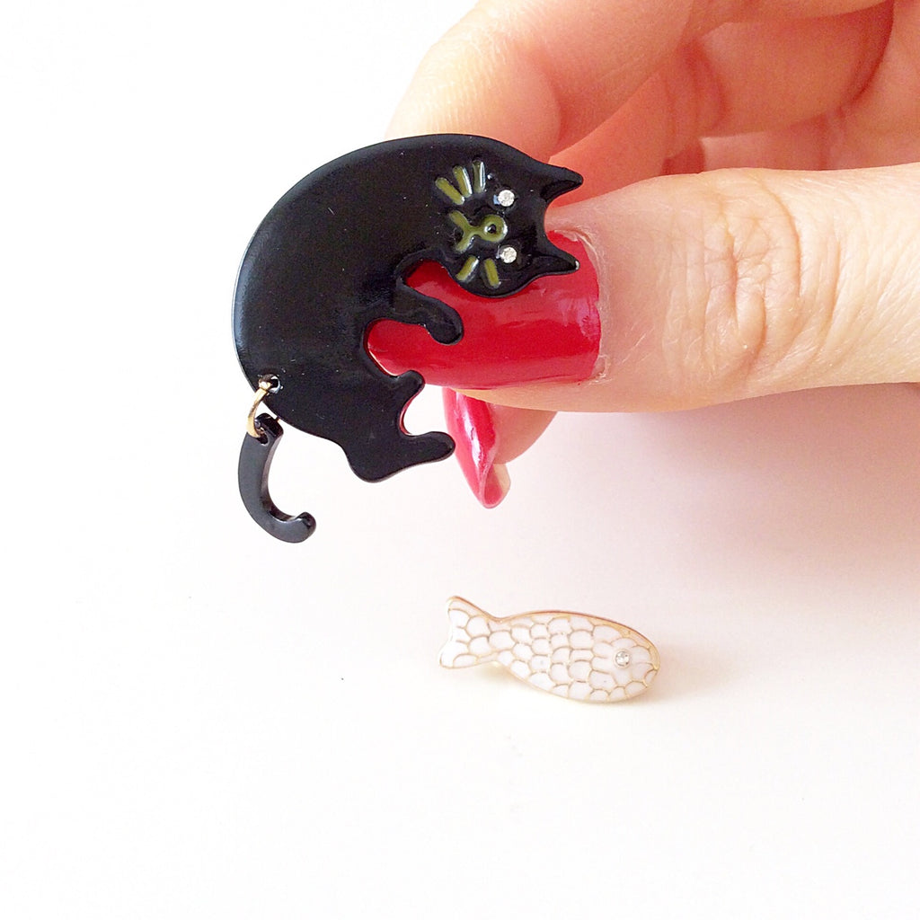CAT AND WHITE FISH COLLAR PIN PINS BAG PINS BROOCH SET