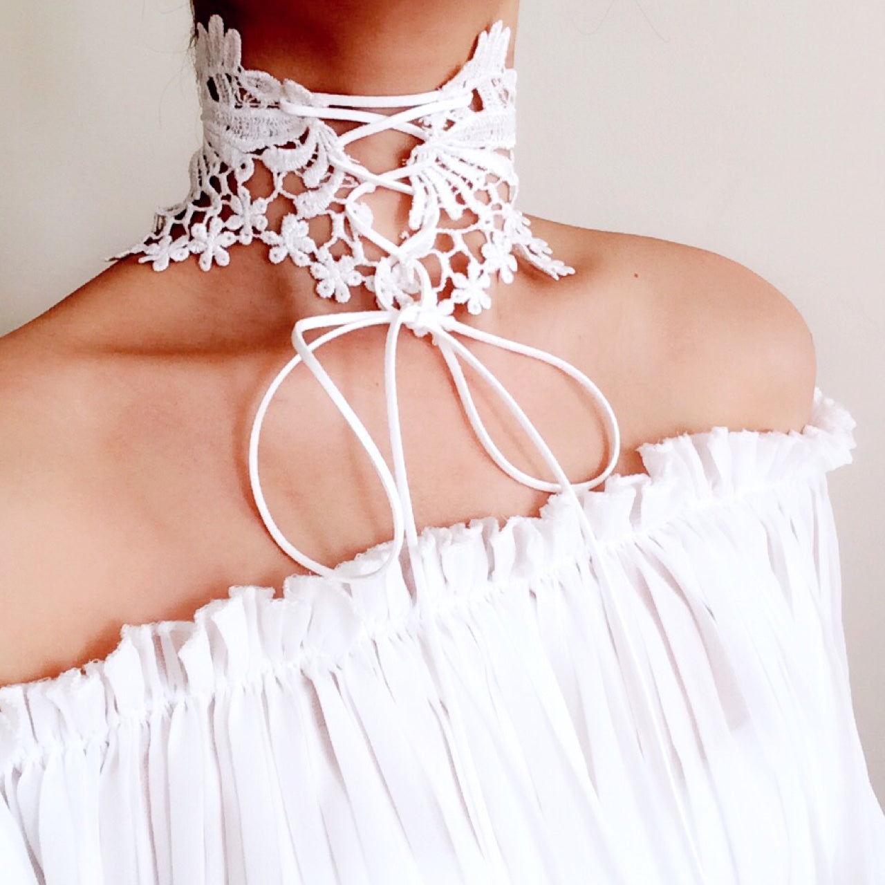 WHITE LACE TIE CHOKER NECKLACE