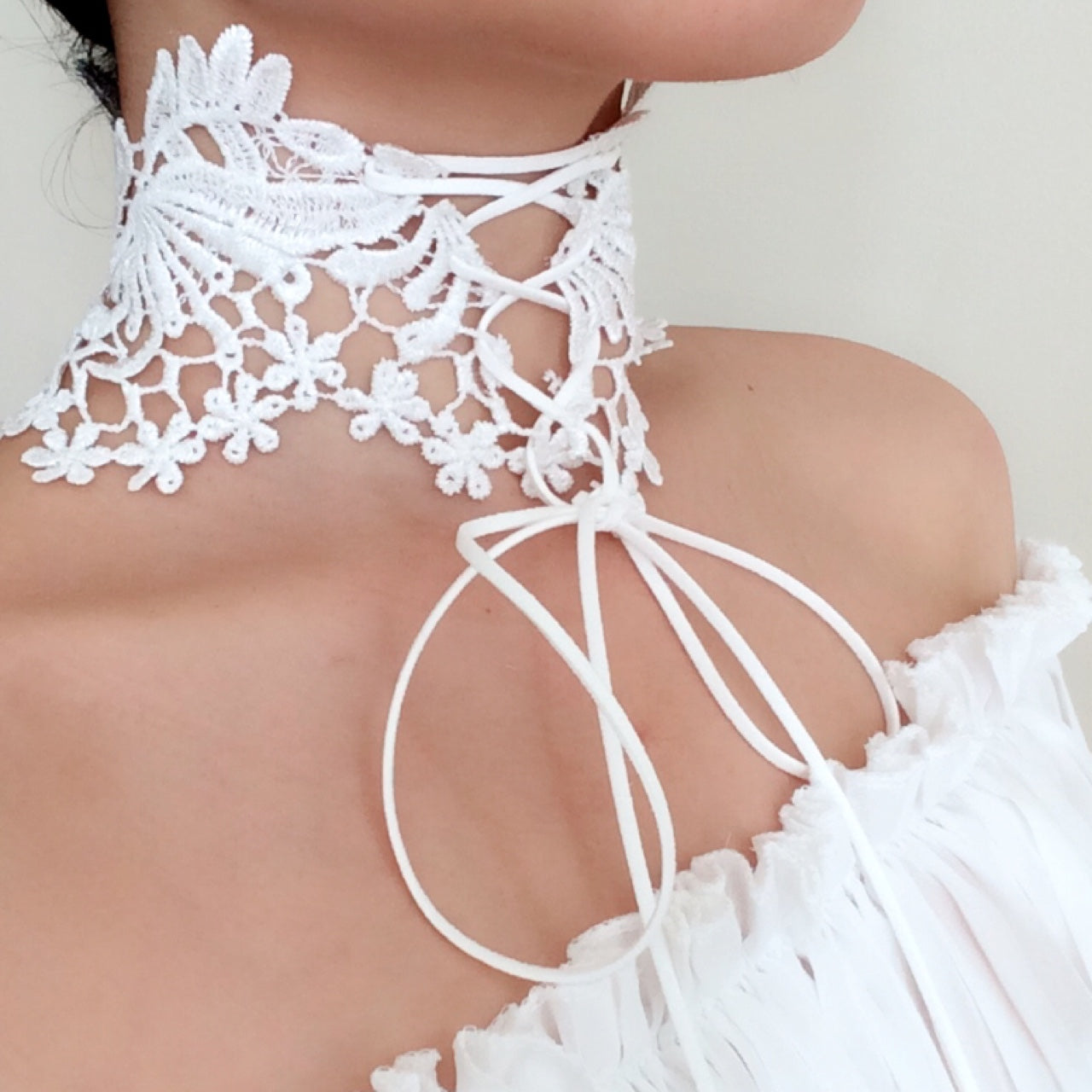 WHITE LACE TIE CHOKER NECKLACE