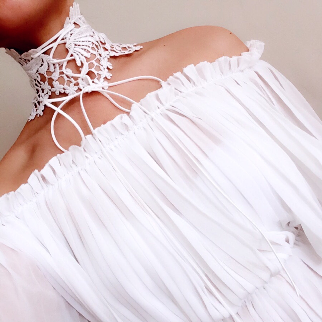 WHITE LACE TIE CHOKER NECKLACE